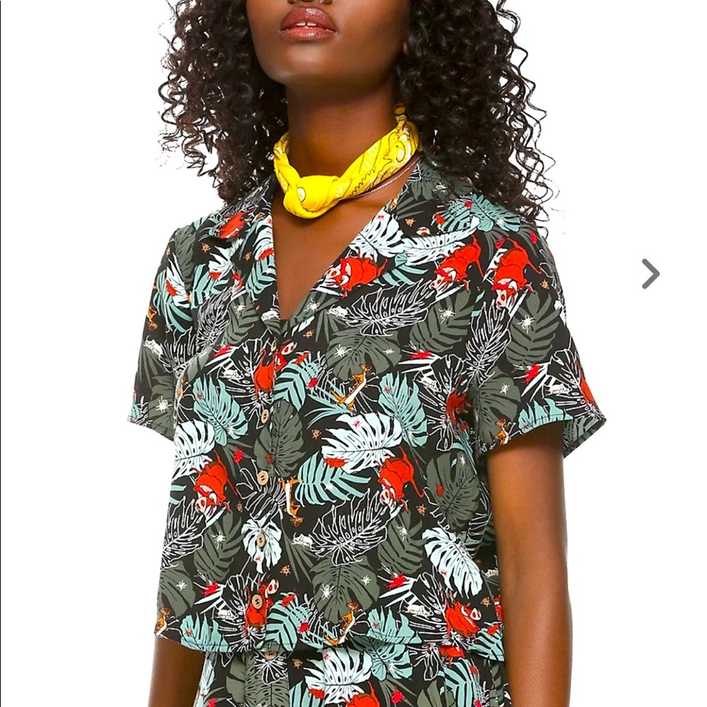 Her Universe Disney The Lion King Timon & Pumbaa Jungle Woven Button-Up